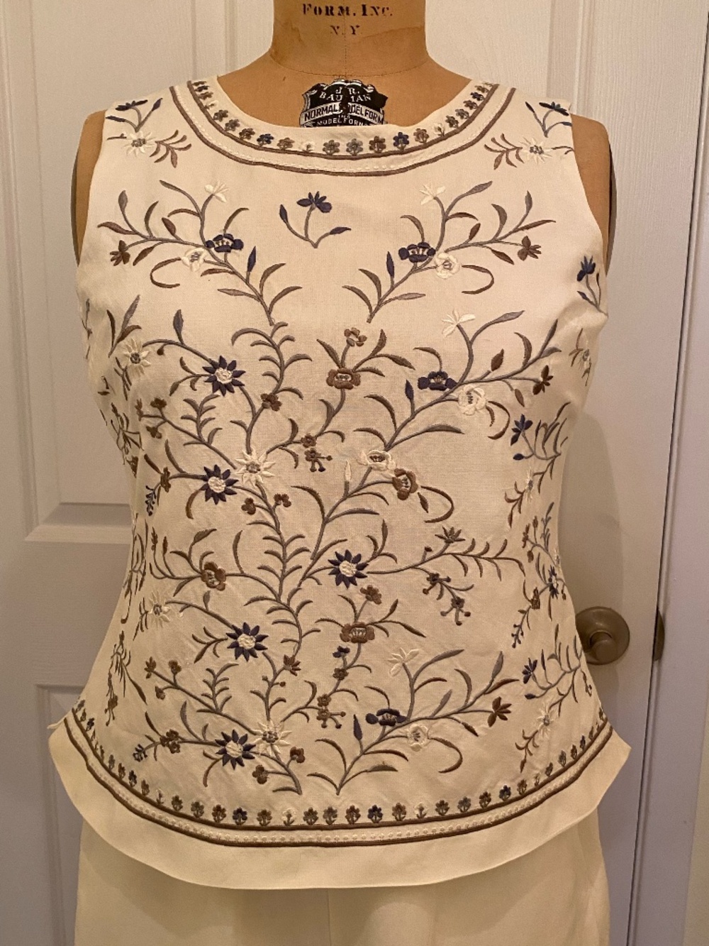White pants suit, size 12
